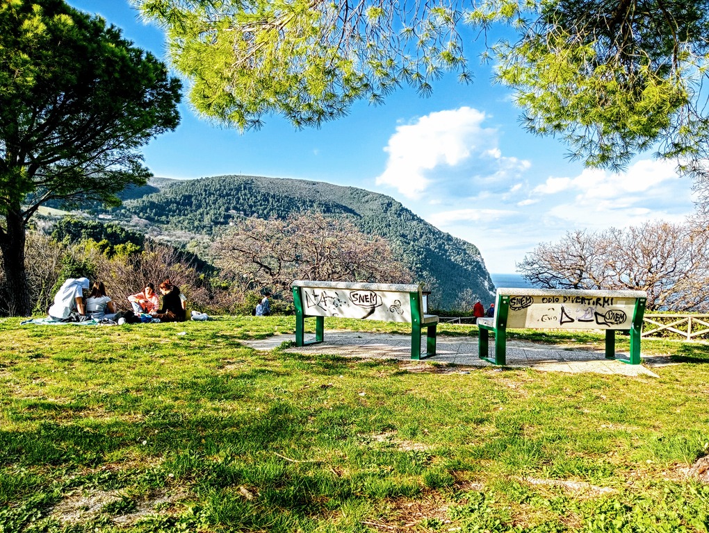 Panchine al parco di Sirolo
